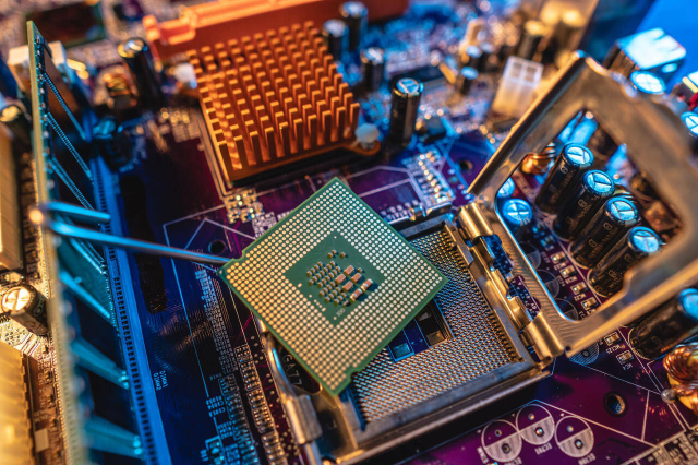 【供應(yīng)】Microchip微控制器，供應(yīng) 8 位 MCU，PIC? MCU，AVR? MCU，16 位 MCU